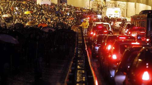 意英兩國教育改革惹麻煩 大批學生抗議游行