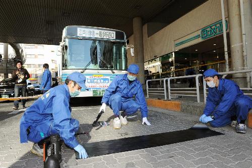 日本男子持刀登上公交車行兇 砍傷13人多為中學(xué)生