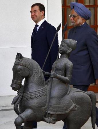 梅德韋杰夫訪問(wèn)印度 巨額軍售、核電站建設(shè)是要?jiǎng)?wù)