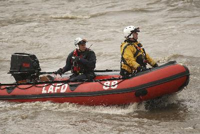 加州遭罕見暴雨襲擊 6縣進入緊急狀態(tài)
