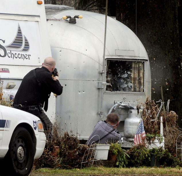 美停車場元旦發生激烈槍戰 警方1死1傷嫌犯被擊斃
