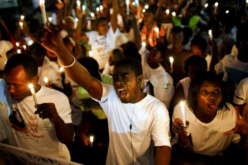 各地民眾紀念海地地震一周年