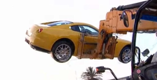 突尼斯前總統海外資產遭凍結 名貴跑車被歹徒“吊”走