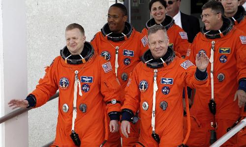 美發現號航天飛機謝幕飛行 首次搭載類人機器人