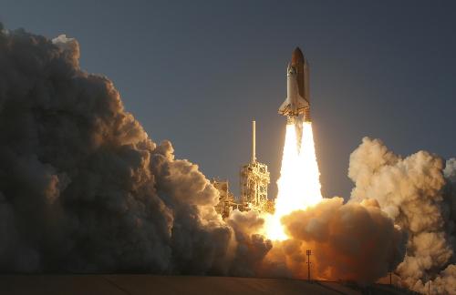 美發(fā)現(xiàn)號航天飛機謝幕飛行 首次搭載類人機器人