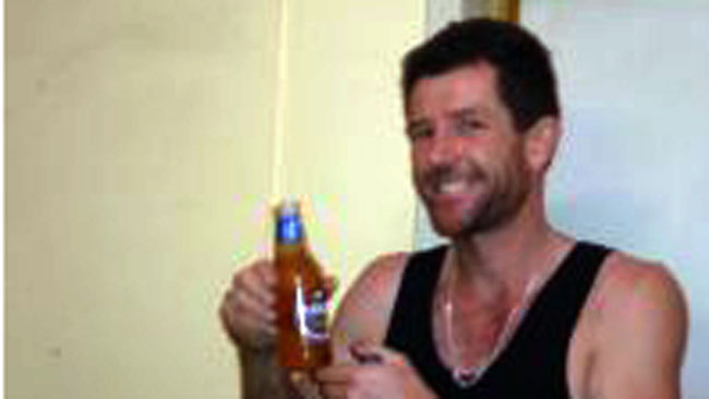 澳男子與鱷魚肉博15分鐘 陌生人見義勇為救其脫險