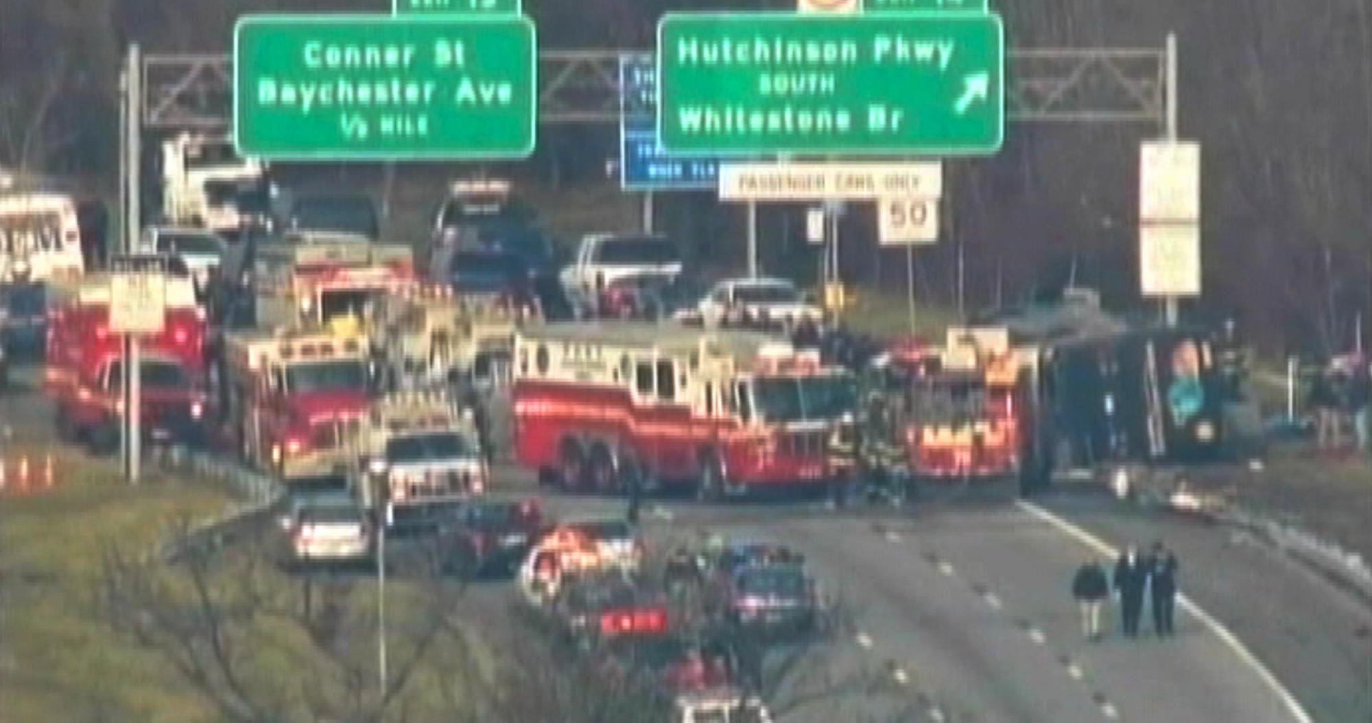 美國紐約州發(fā)生旅游大巴翻車事故 14人死亡多為華人