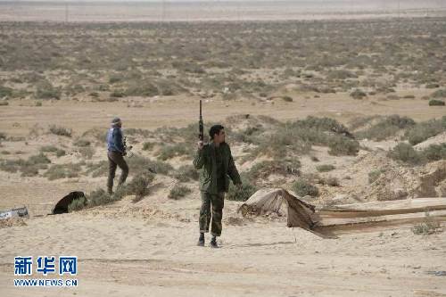 利比亞反政府武裝宣布進(jìn)入拉斯拉努夫