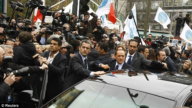 意總理2010年收入達3500萬英鎊 自稱史上挨罵最多之人