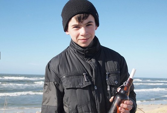 24年前德5歲男孩投放漂流瓶 俄少年今朝撿到成佳話