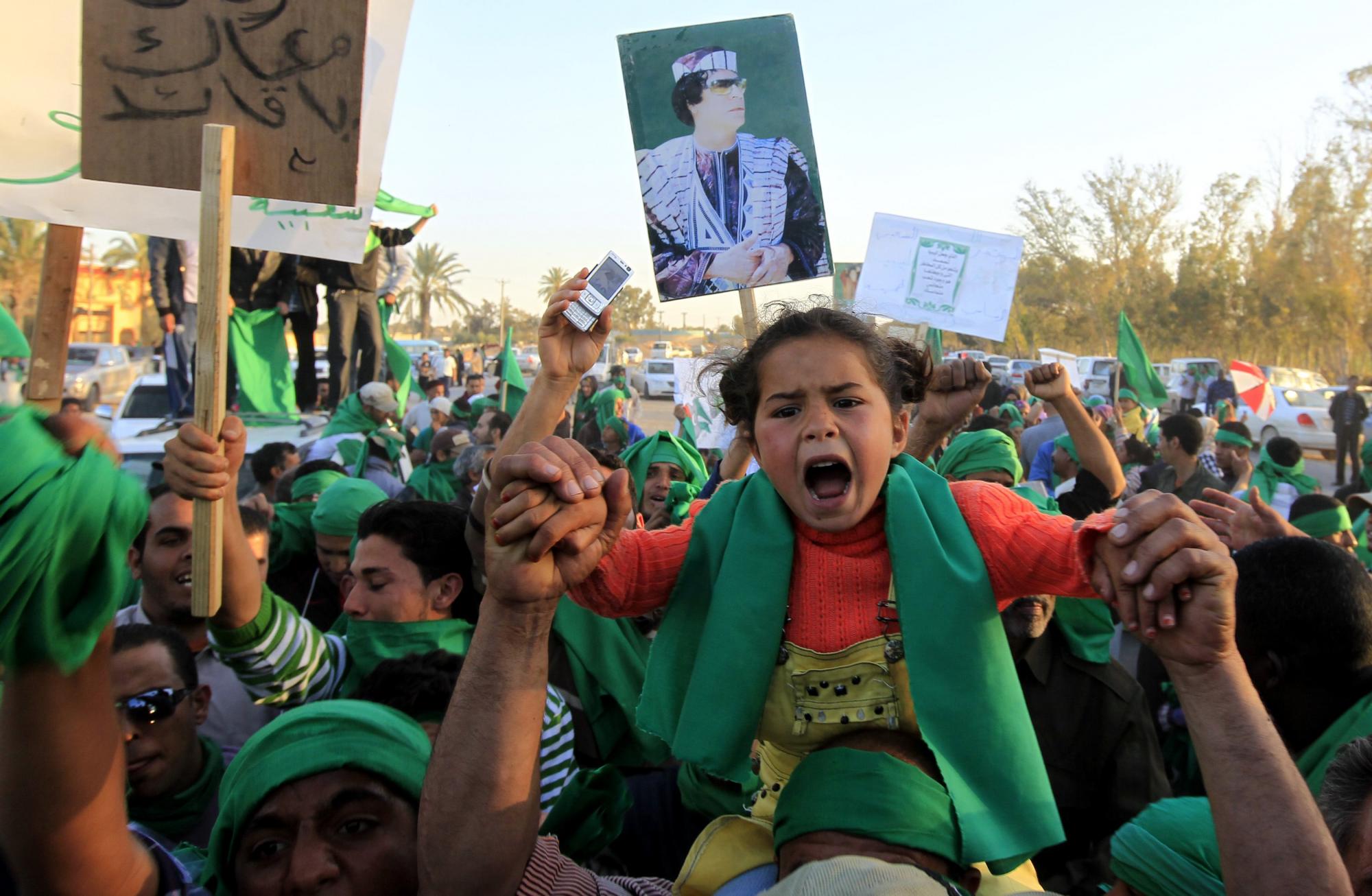 利比亞政府軍再遭北約空襲 卡扎菲現身學校號召趕走侵略者