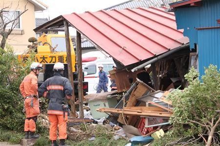 日本起重車沖上人行道撞死6名小學(xué)生(圖)