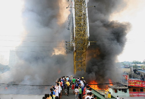 菲律賓首都大馬尼拉地區(qū)馬卡蒂市火災現(xiàn)場