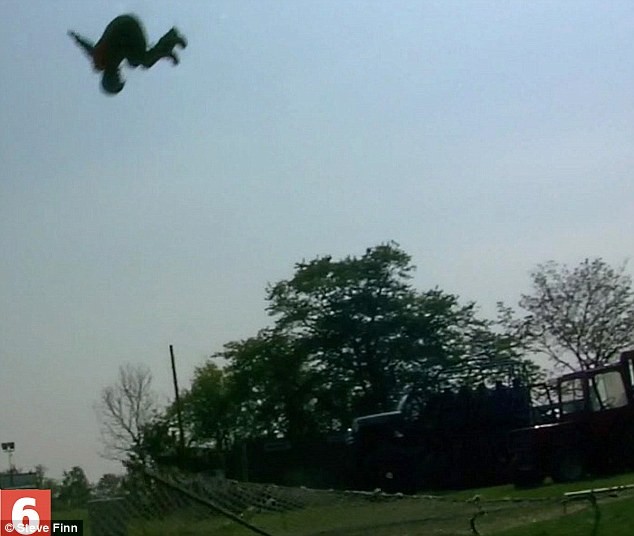 英發(fā)射“人體炮彈”釀慘劇 安全網(wǎng)出問題演員墜地身亡