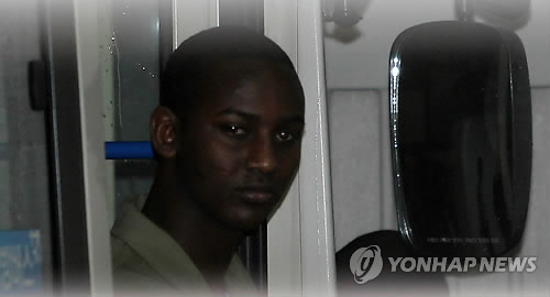 韓國(guó)首次開庭審理4名索馬里海盜 27日宣判(圖)