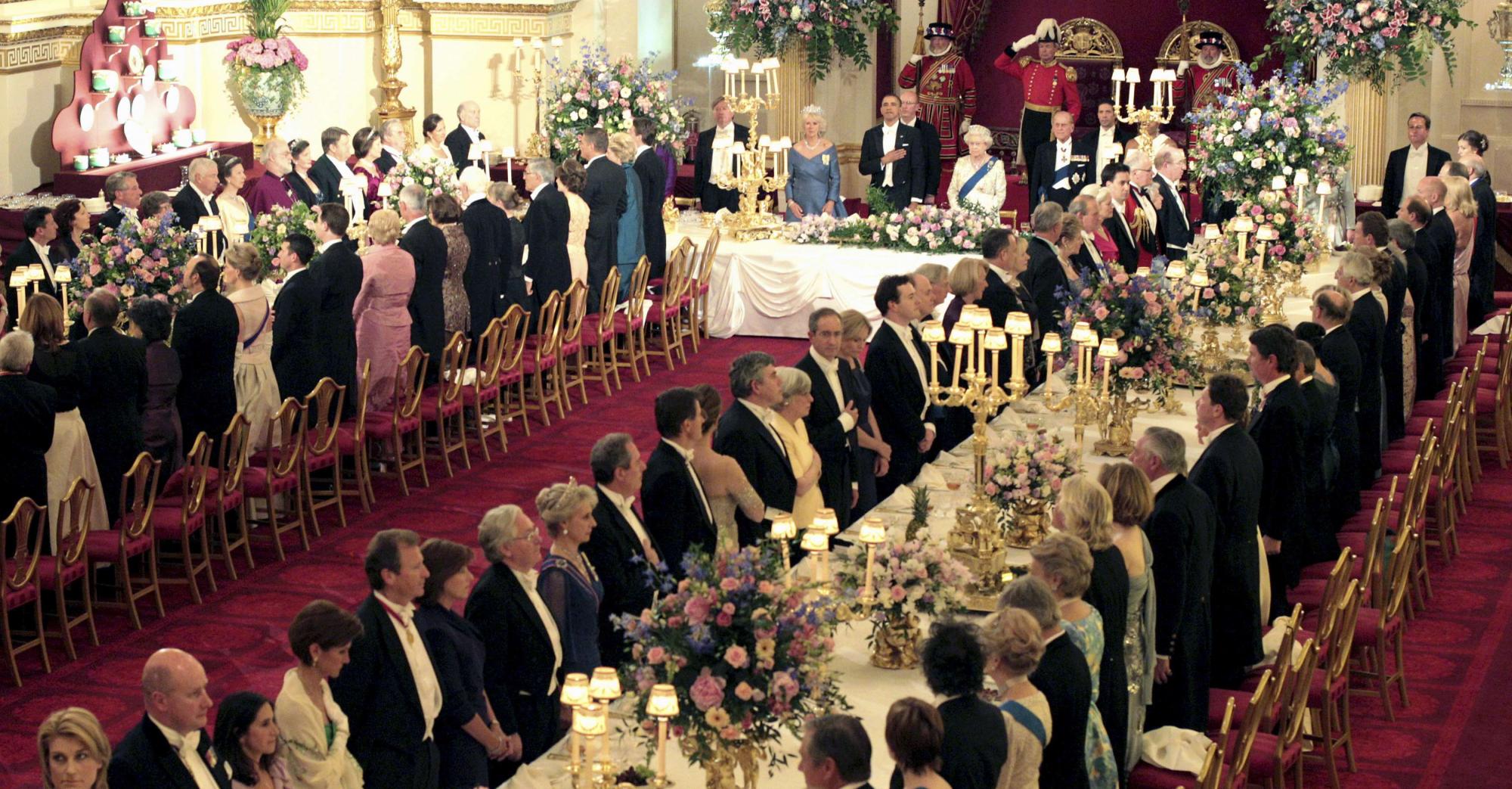 寫錯日期、乒乓慘敗、樂隊(duì)搗亂 奧巴馬訪英有點(diǎn)兒“衰”