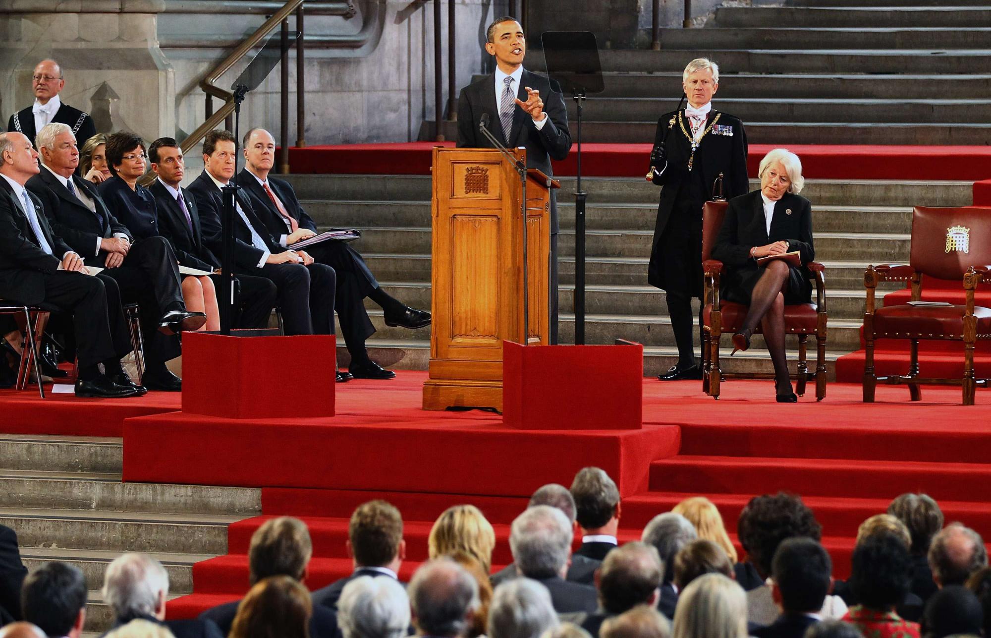 奧巴馬訪英稱西方仍領(lǐng)導(dǎo)世界 警告卡扎菲必須下臺