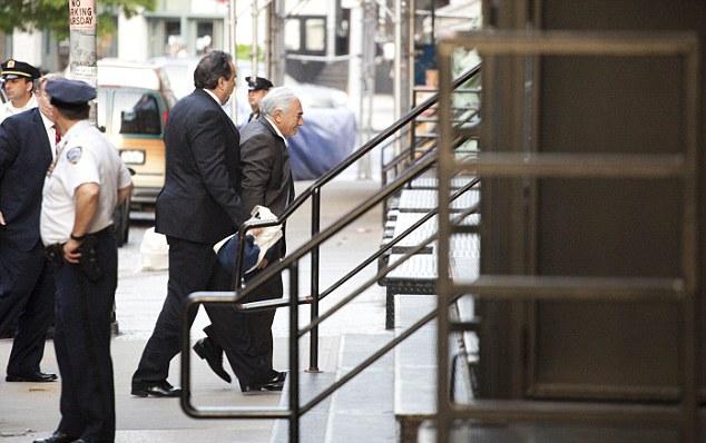 色情片女主角大贊卡恩溫柔體貼 總裁熱門(mén)繼任者傳濫權(quán)丑聞