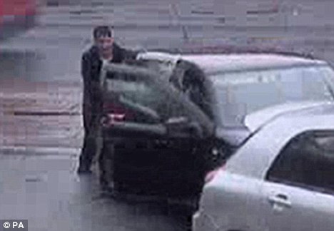 英國“加霸王油”現象增多 警方公布照片勸嫌犯收手