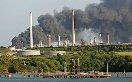 英國威爾士一雪弗龍煉油廠爆炸起火 4死1重傷