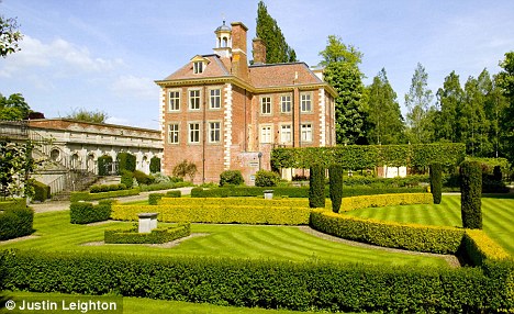 在家為兒辦聚會要收同學(xué)交通費 布萊爾千萬身家被指“摳門”