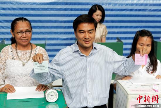 泰準(zhǔn)總理稱不鼓勵他信回國服刑 將重新調(diào)查其案