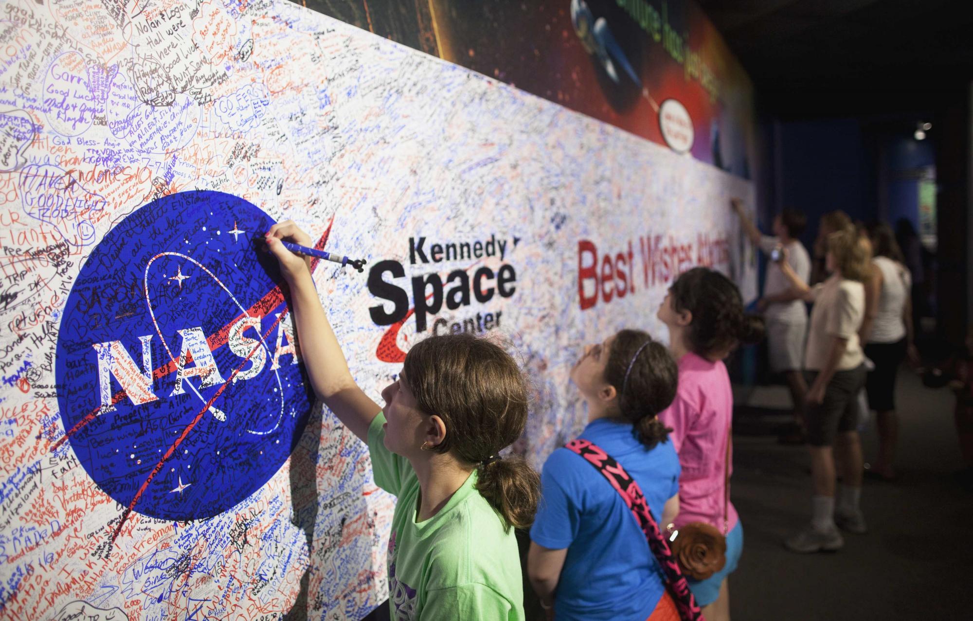 亞特蘭蒂斯號開始謝幕之旅 美航天飛機時代將終結(jié)