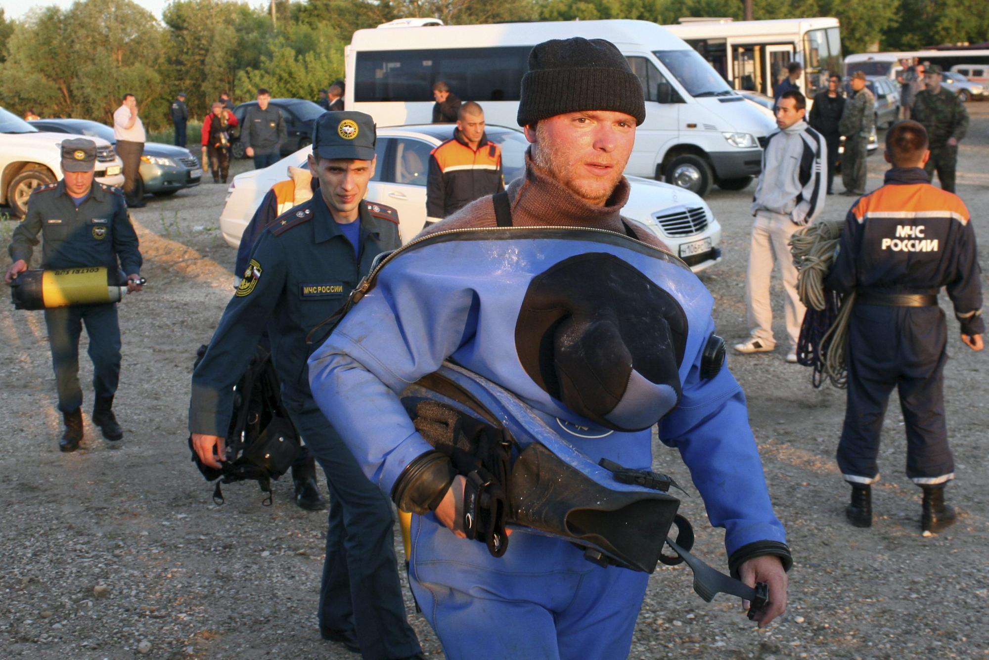 俄羅斯總統(tǒng)宣布12日全國(guó)哀悼 沉船或是人為因素導(dǎo)致