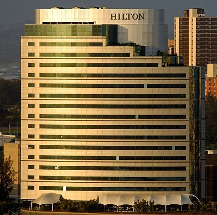 摩納哥親王夫婦“分居”有隱情 為彌補將二度蜜月