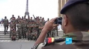 法國慶祝國慶 薩科齊將檢閱三軍