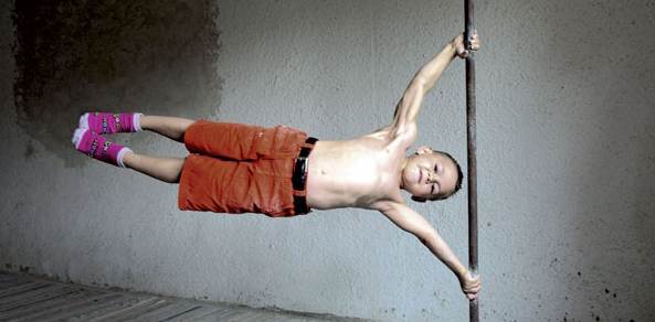 羅馬尼亞7歲男童大秀肌肉走紅youtube 西方悄然興起兒童健身熱