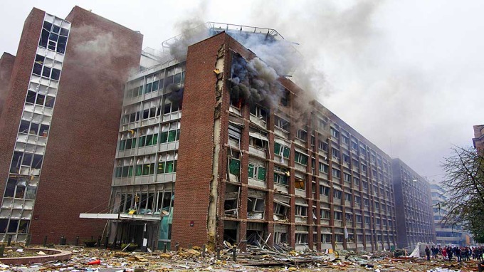 政府大樓驚魂：汽車炸彈爆炸致7人死亡