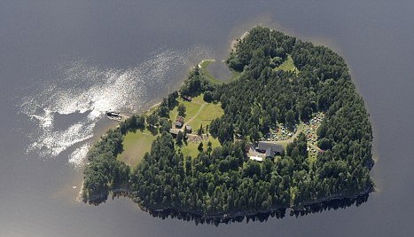 挪威槍擊案再現(xiàn)感人故事 母親短信鼓勵(lì)女兒渡過危機(jī)