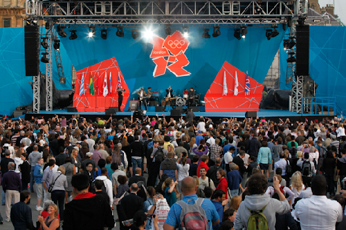 倫敦奧運(yùn)倒計(jì)時(shí)一周年：特色慶典 獎(jiǎng)牌亮相（組圖）