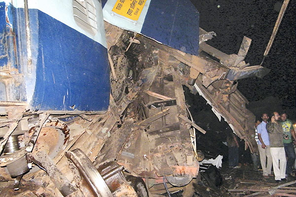 印度發生火車迎頭相撞事故 鐵道部否認事故致死