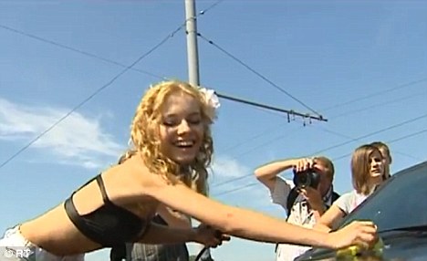 普京追憶亡父曾兩度死里逃生 稱極權主義絕非國家出路