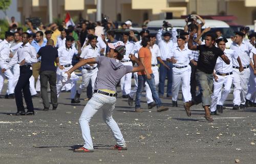 穆巴拉克飛抵開羅警察學院 準備接受審判（組圖）