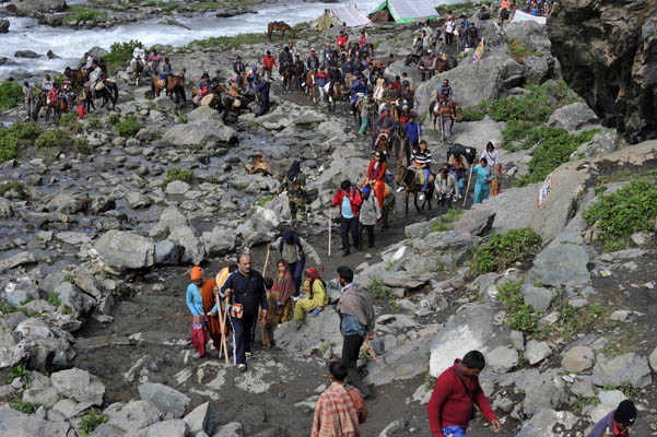 60余萬朝拜者聚集石窟熱量過高 印度“濕婆神石”今年提前融化