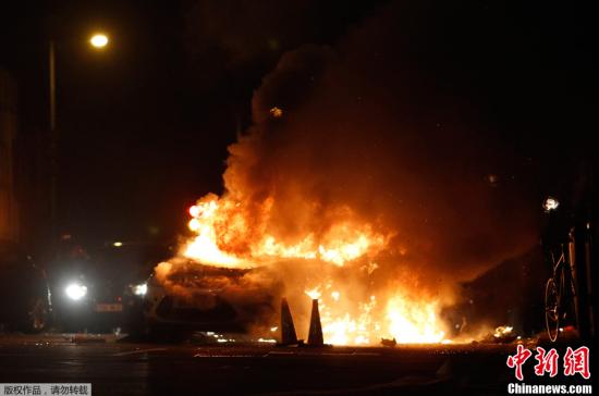 英國倫敦北部騷亂 300人圍攻警局8名警員受傷