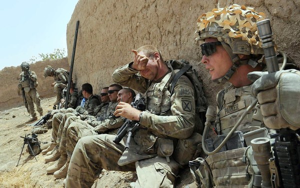 塔利班擊落直升機屬“碰運氣” 美阿領導互相安慰