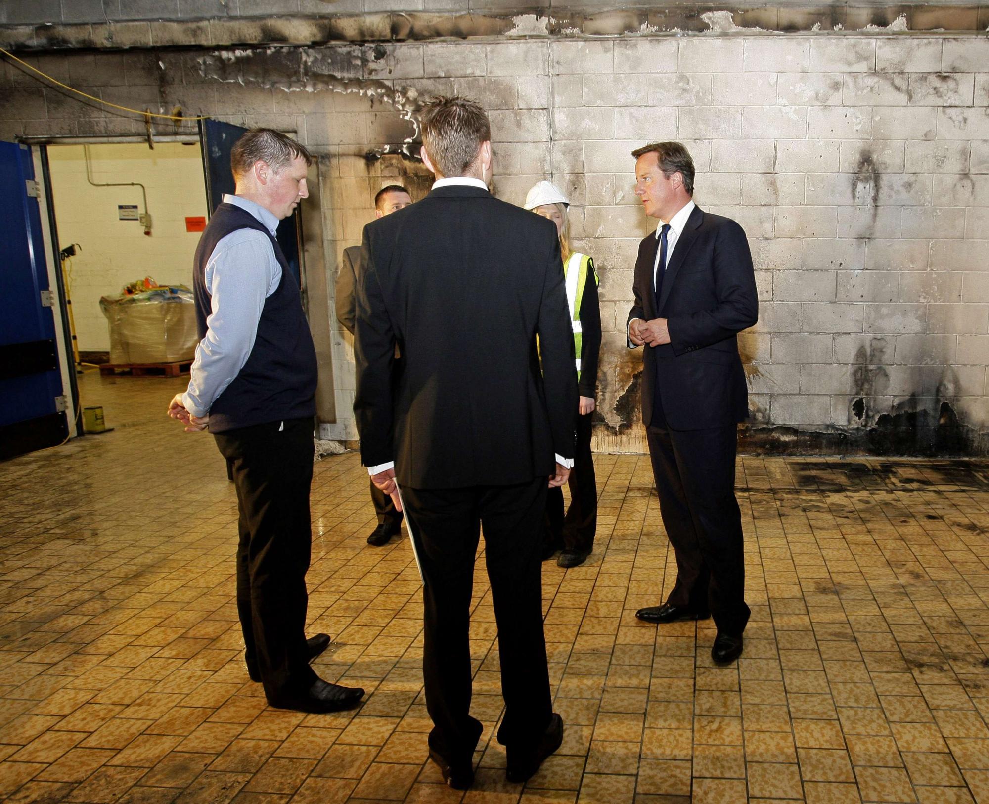 英警方被批應對騷亂不力首相力挺 當局考慮調用軍隊