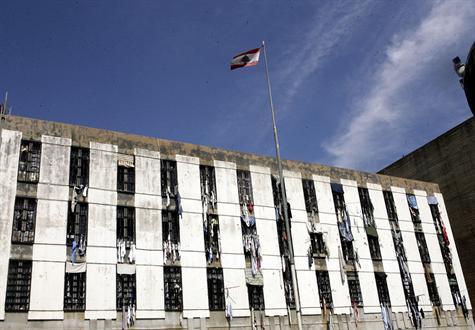 黎巴嫩最大監(jiān)獄五名囚犯越獄 大白天靠床單成功逃脫