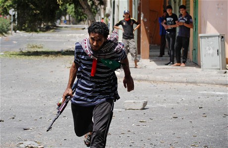 “孤城”的黎波里周邊激戰(zhàn)不停 反對(duì)派規(guī)劃后卡扎菲時(shí)代