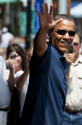 奧巴馬批評聲中開始休假 第一天買書打高爾夫聽匯報(bào)