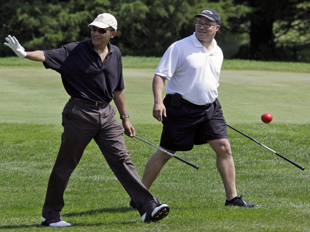 奧巴馬批評聲中開始休假 第一天買書打高爾夫聽匯報(bào)