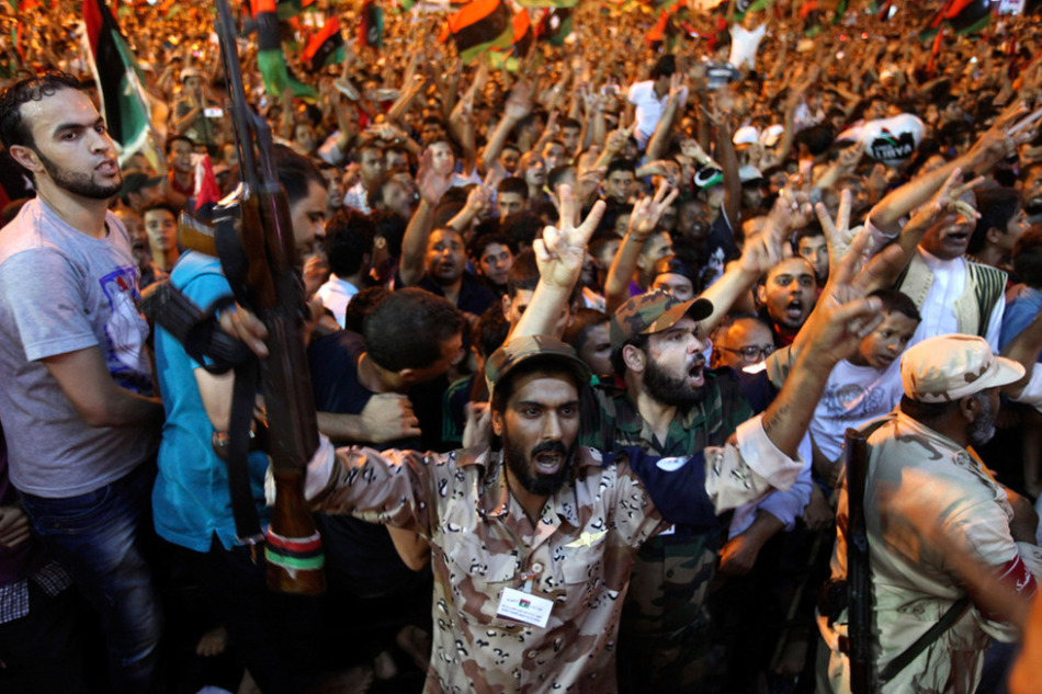 反對派宣稱控制首都 卡扎菲不知所蹤妻兒“就擒”