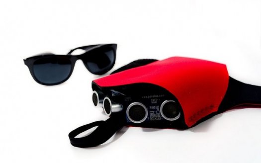 盲人新福音 美發明家造“會探路”的超聲波手套