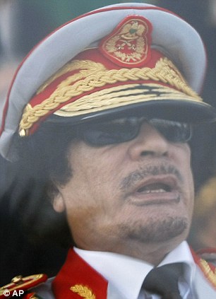 卡扎菲倒臺反對派占據兵營 首都亂象叢生