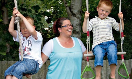 丹麥：一對雙胞胎 各有各的爹