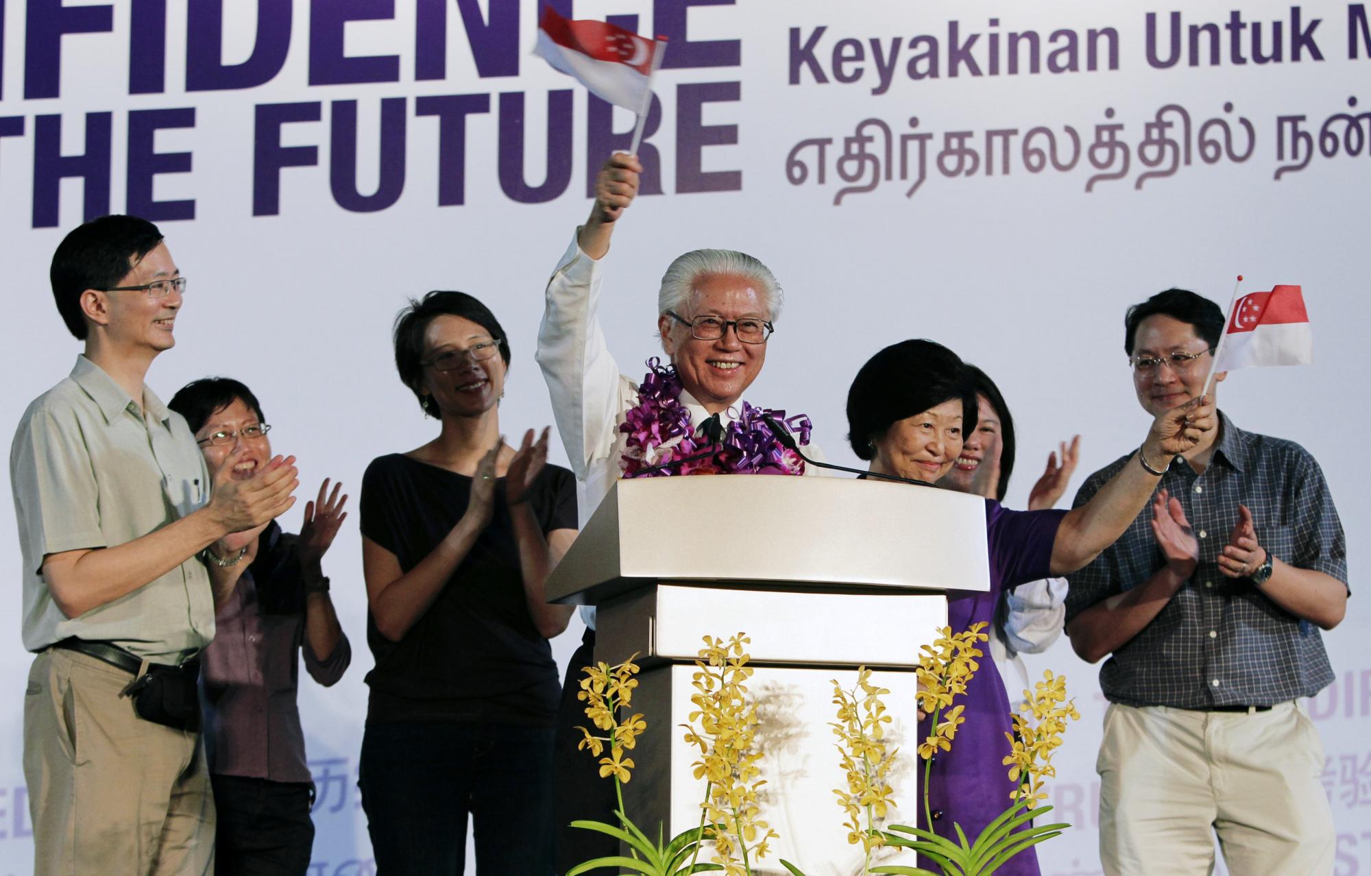 新加坡首次舉行真正總統選舉 前副總理陳慶炎當選